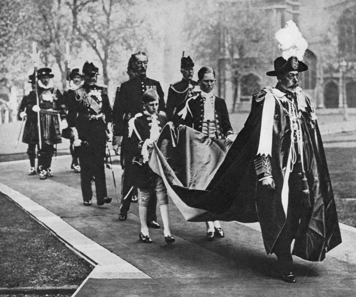 Framed Print : King George V in his robes as sovereign of the Order of Bath, c1930s Framed Print : King George V in his robes as sovereign of the Order of Bath, c1930s