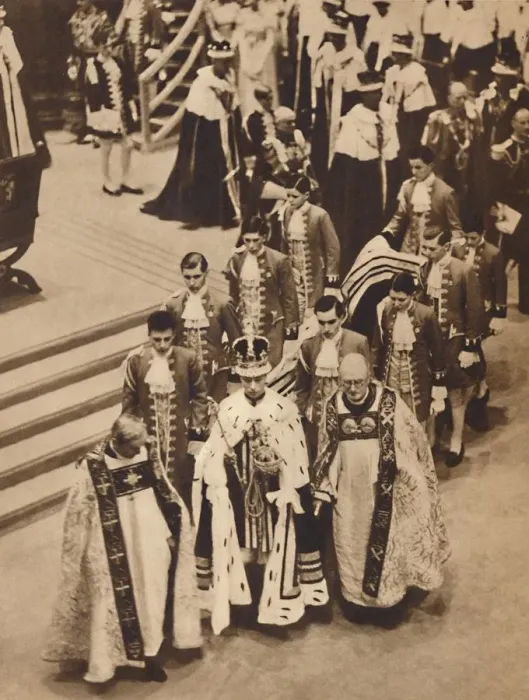 Framed Print : King George VI leaves the Abbey, May 12 1937 Framed Print : King George VI leaves the Abbey, May 12 1937