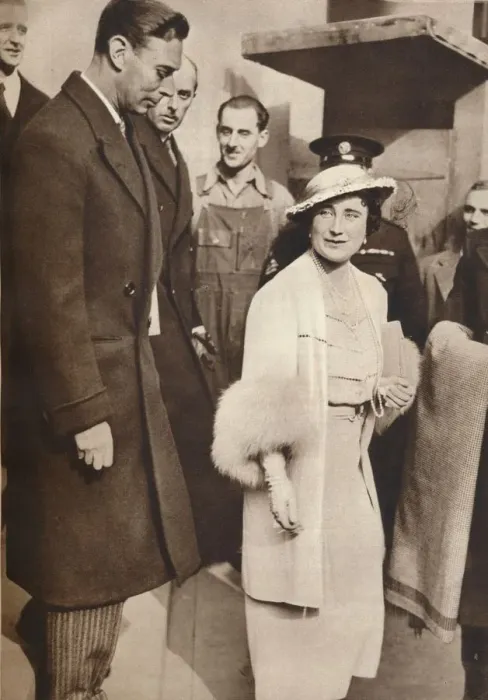 Framed Print : King George VI and Queen Elizabeth leaving a reheasal from their Coronation, 1937 Framed Print : King George VI and Queen Elizabeth leaving a reheasal from their Coronation, 1937