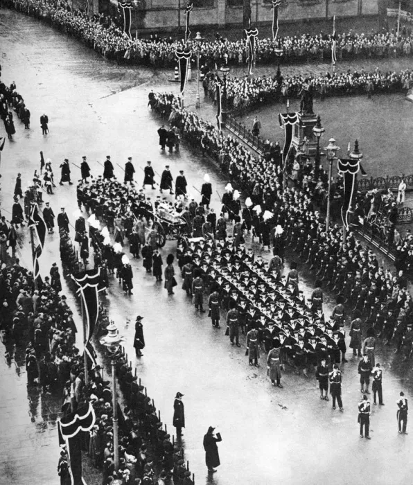 Framed Print : King George Vs funeral procession passing out of Palace Yard, London, 1936 Framed Print : King George Vs funeral procession passing out of Palace Yard, London, 1936