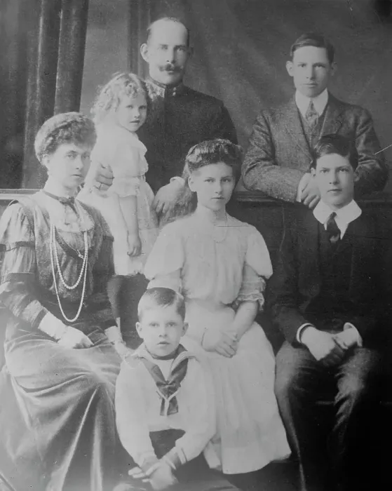 Framed Print : King of Greece & family, between c1910 and c1915. Creator: Bain News Service Framed Print : King of Greece & family, between c1910 and c1915. Creator: Bain News Service