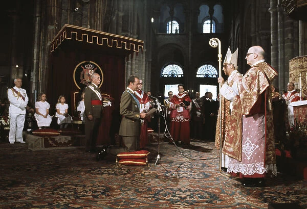 King Juan Carlos I in the Cathedral of Santiago during his visit to Galicia in July 1977