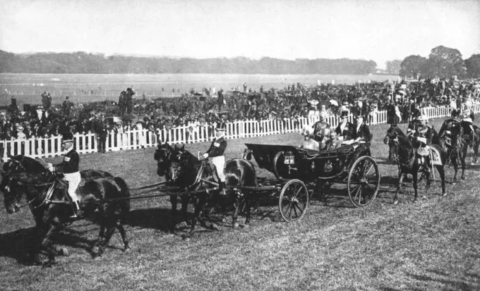Framed Print : The king and queen arriving at the Leopardstown races, Dublin, July 1911, (1936) Framed Print : The king and queen arriving at the Leopardstown races, Dublin, July 1911, (1936)