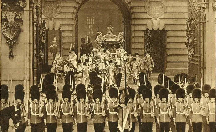 Framed Print : The King and Queen Leaving Buckingham Palace, 1937. Creator: Photochrom Co Ltd of London Framed Print : The King and Queen Leaving Buckingham Palace, 1937. Creator: Photochrom Co Ltd of London