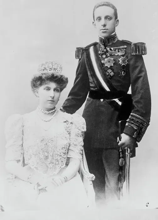 Framed Print : King and Queen of Spain, 1910. Creator: Bain News Service Framed Print : King and Queen of Spain, 1910. Creator: Bain News Service