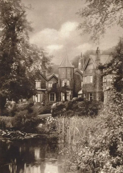 Framed Print : The Kings Birthplace, c1937 Framed Print : The Kings Birthplace, c1937