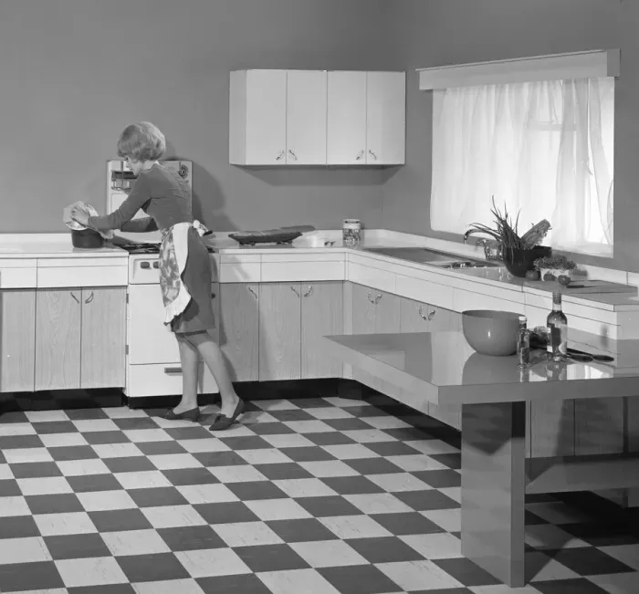 Framed Print : Kitchen scene, Warwick, Warwickshire, 1966. Artist: Michael Walters Framed Print : Kitchen scene, Warwick, Warwickshire, 1966. Artist: Michael Walters