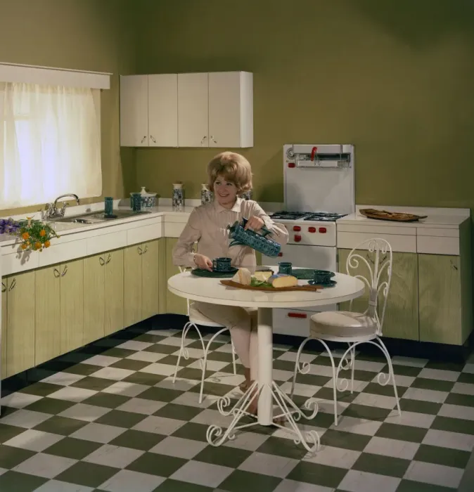 Framed Print : Kitchen scene, Warwick, Warwickshire, 1966. Artist: Michael Walters Framed Print : Kitchen scene, Warwick, Warwickshire, 1966. Artist: Michael Walters