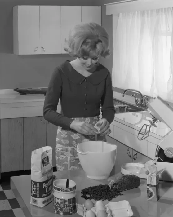 Framed Print : Kitchen scene, Warwick, Warwickshire, 1966. Artist: Michael Walters Framed Print : Kitchen scene, Warwick, Warwickshire, 1966. Artist: Michael Walters