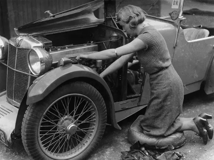 Framed Print : Kitty Brunell working on her MG F Magna Framed Print : Kitty Brunell working on her MG F Magna