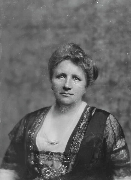 Klie, Anna, Mrs. portrait photograph, 1916 Apr. 26. Creator: Arnold Genthe