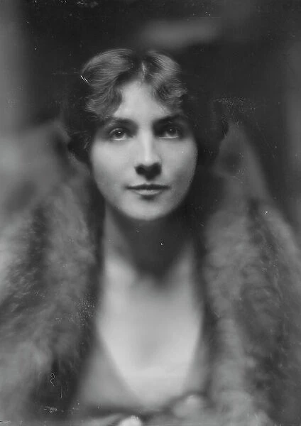 Kline, G.L. Mrs. portrait photograph, 1917 May 21. Creator: Arnold Genthe