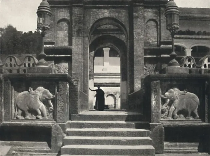 Framed Print : Kloster im Tempeldes Heiligen Zahnes (Dalada Maligawa Vihara), Kandy, 1926 Framed Print : Kloster im Tempeldes Heiligen Zahnes (Dalada Maligawa Vihara), Kandy, 1926