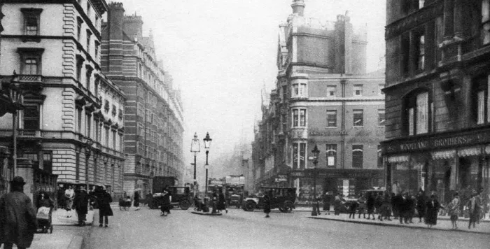 Framed Print : Knightsbridge, London, 1926-1927 Framed Print : Knightsbridge, London, 1926-1927