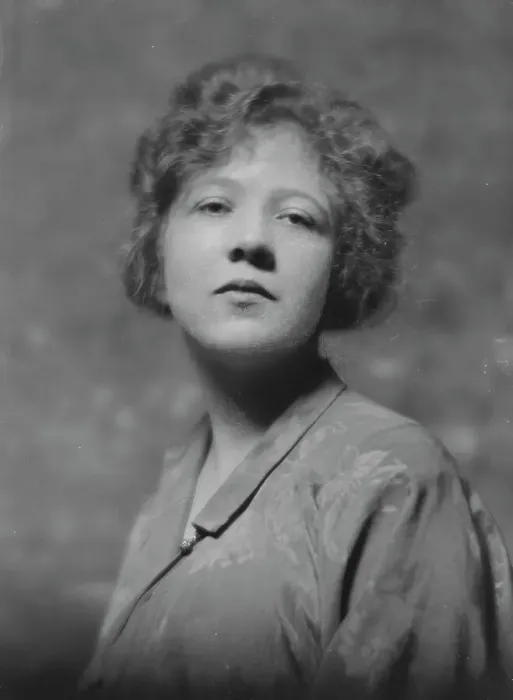 Framed Print : Knoedler, L. Miss, portrait photograph, 1916 or 1917. Creator: Arnold Genthe Framed Print : Knoedler, L. Miss, portrait photograph, 1916 or 1917. Creator: Arnold Genthe