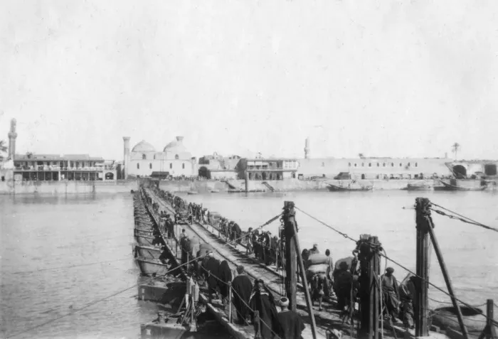Framed Print : Kotah boat bridge, Baghdad, Iraq, 1917-1919 Framed Print : Kotah boat bridge, Baghdad, Iraq, 1917-1919