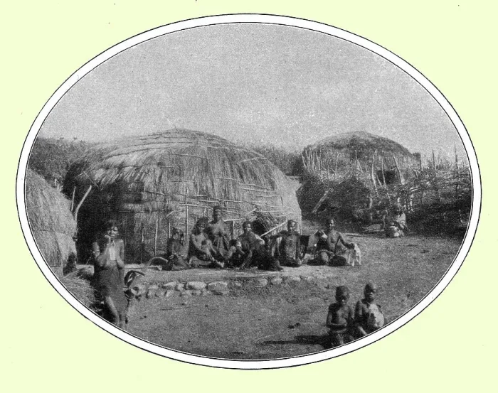 Framed Print : Un Kraal chez les Zoulous; Afrique Australe, 1914. Creator: Unknown Framed Print : Un Kraal chez les Zoulous; Afrique Australe, 1914. Creator: Unknown