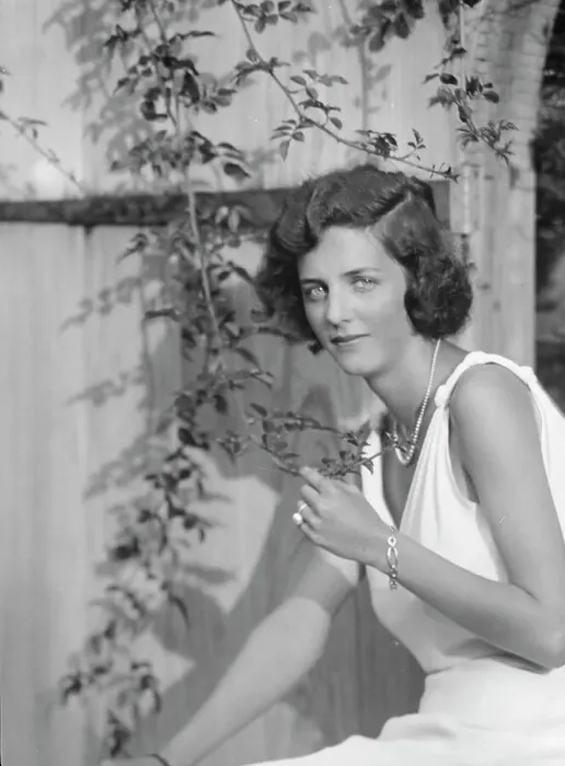 Framed Print : Kramer, A.L. Mrs. (Alice Bishop), seated outdoors, 1932 Creator: Arnold Genthe Framed Print : Kramer, A.L. Mrs. (Alice Bishop), seated outdoors, 1932 Creator: Arnold Genthe