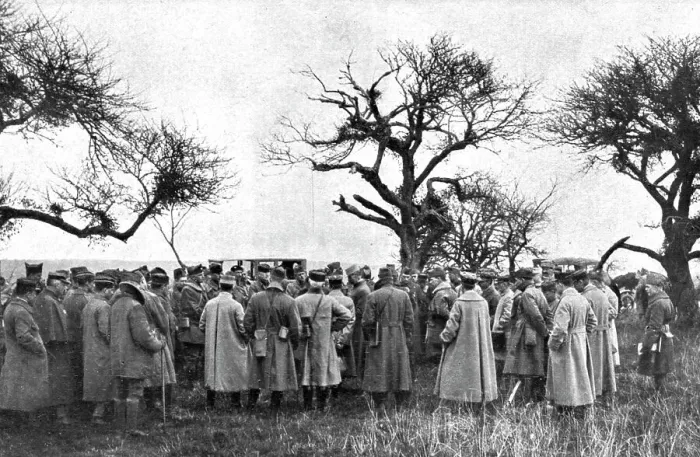 Framed Print : L amalgame franco-americain'; Critique faite a un groupe d'officiers americains par... 1918. Creator: Unknown. L amalgame franco-americain'; Critique faite a un groupe d'officiers americains par... 1918. Creator: Unknown Framed Print : L amalgame franco-americain'; Critique faite a un groupe d'officiers americains par... 1918. Creator: Unknown. L amalgame franco-americain'; Critique faite a un groupe d'officiers americains par... 1918. Creator: Unknown