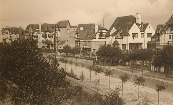 Framed Print : L Avenue Elisabeth, c1900. Creator: Unknown Framed Print : L Avenue Elisabeth, c1900. Creator: Unknown