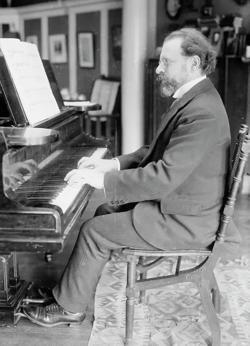 Framed Print : L. [i.e. Z] Stojowski [at piano], 1916. Creator: Bain News Service