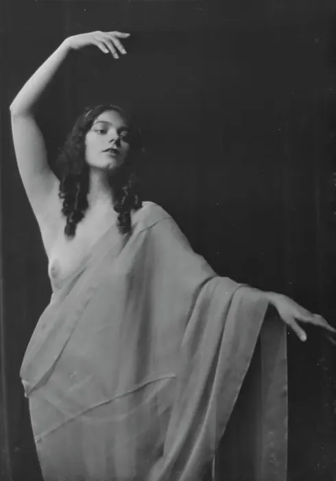 Framed Print : La Barre, Madrienne, Miss, portrait photograph, 1917 Nov. 9. Creator: Arnold Genthe Framed Print : La Barre, Madrienne, Miss, portrait photograph, 1917 Nov. 9. Creator: Arnold Genthe