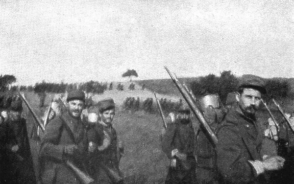 'La Bataille de la Marne; Un bataillon en ligne de sections monte au feu, 1914. Creator: Unknown