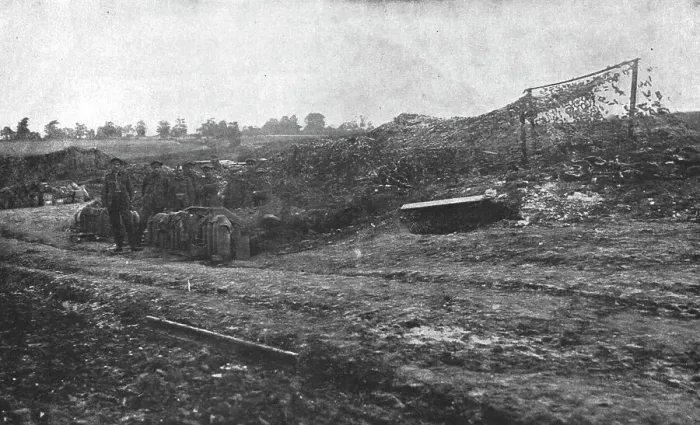 Framed Print : La Bataille de la Somme; artillerie Britannique, 1916. Creator: Unknown Framed Print : La Bataille de la Somme; artillerie Britannique, 1916. Creator: Unknown