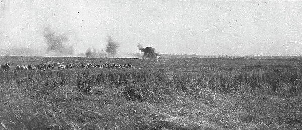 La Bataille de la Somme; En terrain reconquis: une batterie francaise d'artillerie de... 1916. Creator: Unknown