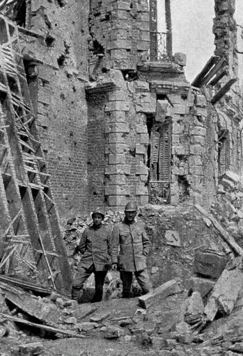 Framed Print : La Bataille de la Somme; Etat actuel du chateau de la Maisonnette, 1916. Creator: Unknown Framed Print : La Bataille de la Somme; Etat actuel du chateau de la Maisonnette, 1916. Creator: Unknown