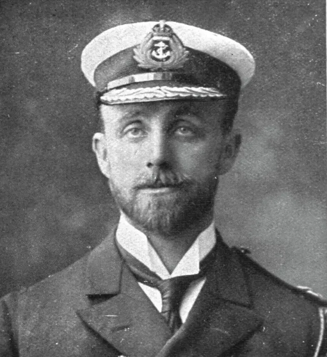 Framed Print : La bataille navale du Jutland; Le contre-amiral Sir Robert Keith Arbuthnot... 1916 (1924) Creator: Unknown Framed Print : La bataille navale du Jutland; Le contre-amiral Sir Robert Keith Arbuthnot... 1916 (1924) Creator: Unknown