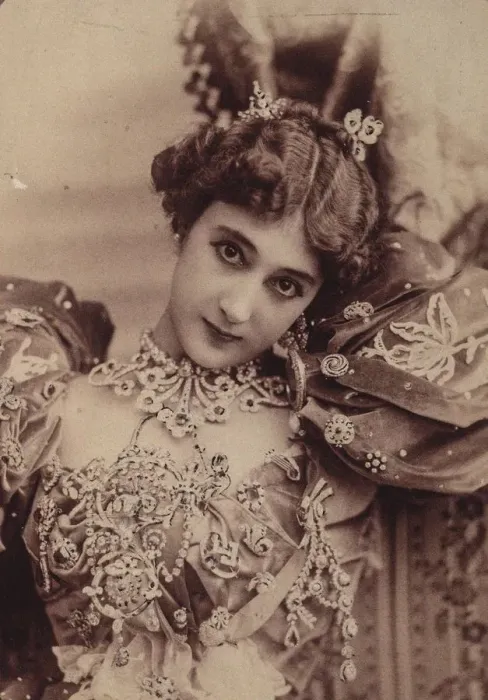 Framed Print : La Belle Otero, 1890s. Creator: Photo studio Reutlinger, Paris Framed Print : La Belle Otero, 1890s. Creator: Photo studio Reutlinger, Paris