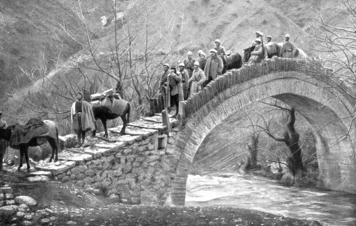 Framed Print : La campagne d'hiver en Orient; Sur la route de Santi-Quaranta a Monastir: la traversee... 1917. Creator: Unknown Framed Print : La campagne d'hiver en Orient; Sur la route de Santi-Quaranta a Monastir: la traversee... 1917. Creator: Unknown