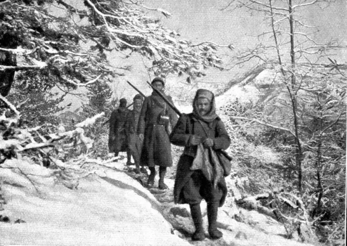 Framed Print : La campagne d'hiver en Orient; Types d'Albanais amis, combattant avec les troupes alliees, 1917. Creator: Unknown Framed Print : La campagne d'hiver en Orient; Types d'Albanais amis, combattant avec les troupes alliees, 1917. Creator: Unknown