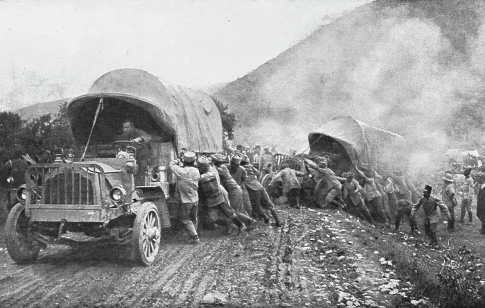 Framed Print : La Campagne Macedonienne; le ravitaillement par camions automobiles sur la route de Florina... 191 Creator: Unknown Framed Print : La Campagne Macedonienne; le ravitaillement par camions automobiles sur la route de Florina... 191 Creator: Unknown