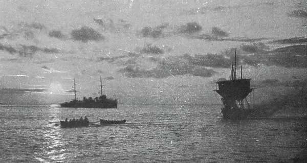 La chasse aux voiliers Turcs dans la mer Noire; Autre voilier turc incendie apres avoir... c1915. Creator: Unknown