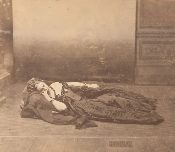 Framed Print : [La Comtesse Reclining in Dark Dress with Chain Around Neck], 1861-65