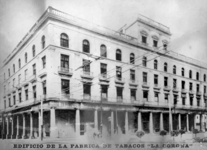 Framed Print : La Corona, tobacco factory, 1920s Framed Print : La Corona, tobacco factory, 1920s