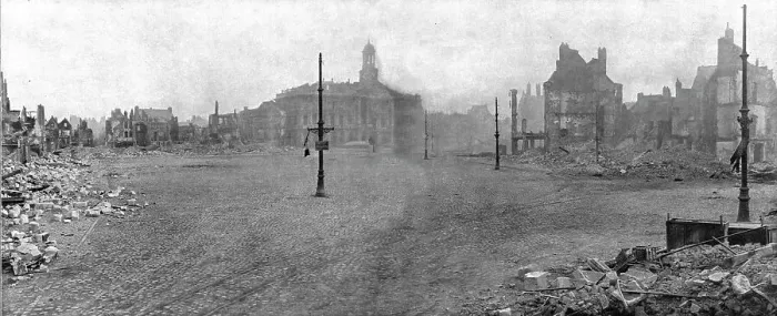 Framed Print : La Destruction de Cambrai; Dans Cambrai devaste et livre aux flammes; la place d'Armes... 1918. Creator: Unknown Framed Print : La Destruction de Cambrai; Dans Cambrai devaste et livre aux flammes; la place d'Armes... 1918. Creator: Unknown