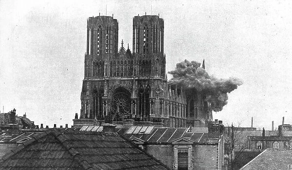 La destruction methodique de Reims; L'eclatement d'un obus de gros calibre sur le transept... 1917 Creator: Unknown