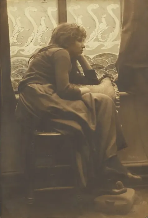 Framed Print : La Fille du Pecheur (The Fisherman's Daughter), about 1900. Creator: Frank Meadow Sutcliffe Framed Print : La Fille du Pecheur (The Fisherman's Daughter), about 1900. Creator: Frank Meadow Sutcliffe