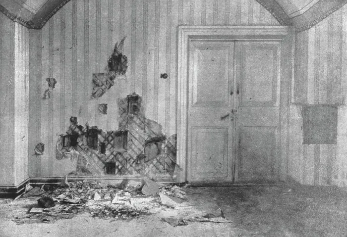 Framed Print : La fin tragique des Romanof; La chambre ou fut massacree la famille imperiale et... 1918. Creator: Unknown Framed Print : La fin tragique des Romanof; La chambre ou fut massacree la famille imperiale et... 1918. Creator: Unknown