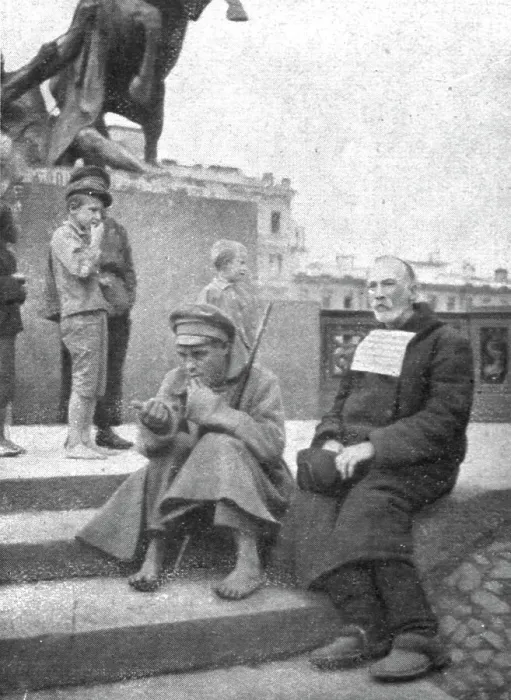 Framed Print : La Fin de Trois Empires; Dans la Russie des Soviets... 1918. Creator: Unknown Framed Print : La Fin de Trois Empires; Dans la Russie des Soviets... 1918. Creator: Unknown