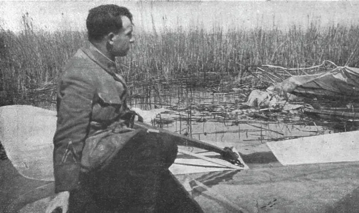 Framed Print : La guerre aerienne en Macedoine Grecque : un avion ennemi Descendu dans... 1916. Creator: Unknown. La guerre aerienne en Macedoine Grecque : un avion ennemi Descendu dans... 1916. Creator: Unknown Framed Print : La guerre aerienne en Macedoine Grecque : un avion ennemi Descendu dans... 1916. Creator: Unknown. La guerre aerienne en Macedoine Grecque : un avion ennemi Descendu dans... 1916. Creator: Unknown