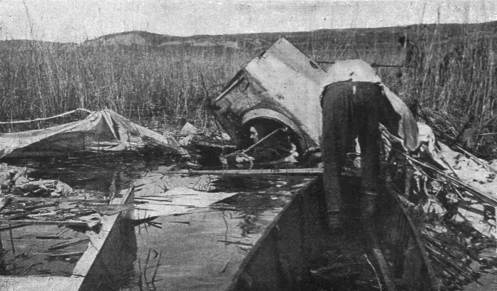 Framed Print : La guerre aerienne en Macedoine Grecque : un avion ennemi Descendu dans le lac... 1916. Creator: Unknown. La guerre aerienne en Macedoine Grecque : un avion ennemi Descendu dans le lac... 1916. Creator: Unknown Framed Print : La guerre aerienne en Macedoine Grecque : un avion ennemi Descendu dans le lac... 1916. Creator: Unknown. La guerre aerienne en Macedoine Grecque : un avion ennemi Descendu dans le lac... 1916. Creator: Unknown