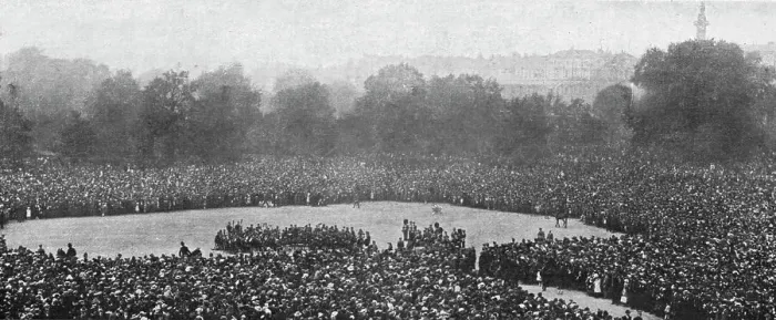 Framed Print : La musique de la garde republicaine a Londres. Notre meilleure musique militaire, sous la... 1916. Creator: Unknown Framed Print : La musique de la garde republicaine a Londres. Notre meilleure musique militaire, sous la... 1916. Creator: Unknown