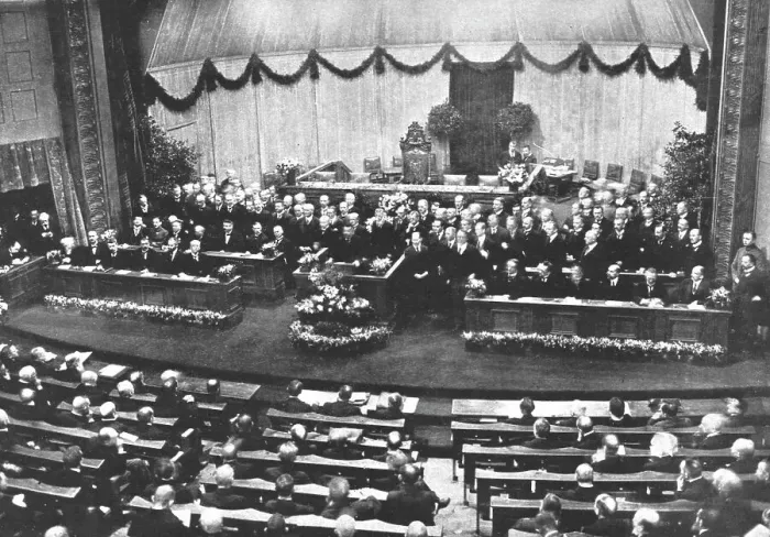 Framed Print : La Nouvelle Europe; la constituante Allemande; Premiere séance solennelle de l'Assemblee... 1919. Creator: Unknown Framed Print : La Nouvelle Europe; la constituante Allemande; Premiere séance solennelle de l'Assemblee... 1919. Creator: Unknown