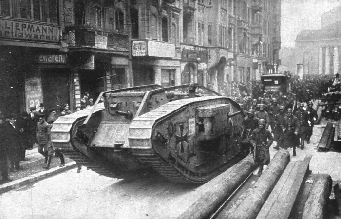 Framed Print : La Nouvelle Europe; la guerre civile a Berlin; du 5 au 11 janvier 1919 a Berlin; un tank... 1919. Creator: Unknown Framed Print : La Nouvelle Europe; la guerre civile a Berlin; du 5 au 11 janvier 1919 a Berlin; un tank... 1919. Creator: Unknown