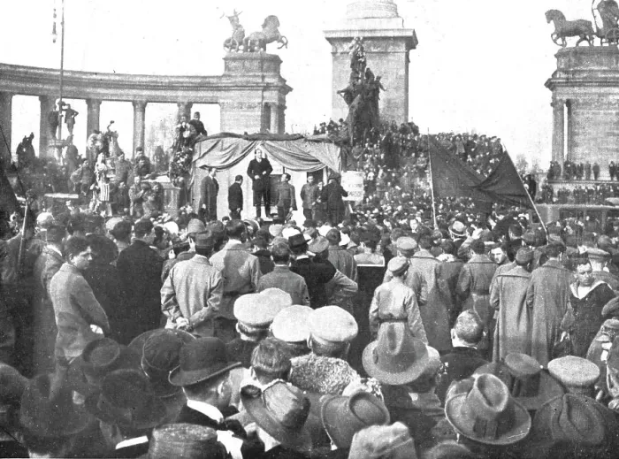 Framed Print : La Nouvelle Europe; La propagande en Hongrie; A Budapest, devant le monument du Millenaire.. 1919. Creator: Unknown Framed Print : La Nouvelle Europe; La propagande en Hongrie; A Budapest, devant le monument du Millenaire.. 1919. Creator: Unknown