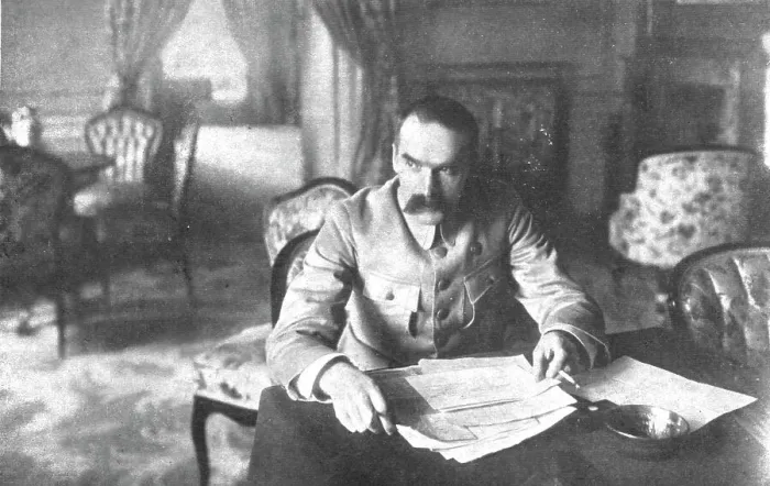 Framed Print : La Nouvelle Europe; la republique Polonaise; Le general Pilsudski, qui chassa les Allemands...1918 Creator: Unknown Framed Print : La Nouvelle Europe; la republique Polonaise; Le general Pilsudski, qui chassa les Allemands...1918 Creator: Unknown